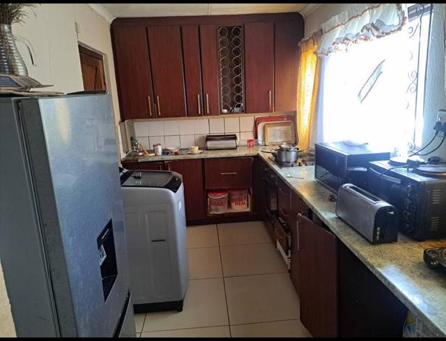 3 BEDROOM HOUSE FOR SALE IN MELVILLE
